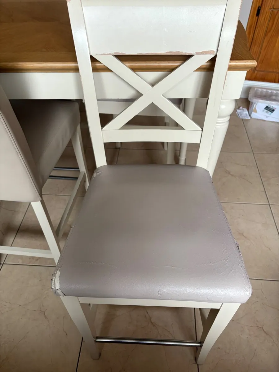 Kitchen table & chairs - Image 2