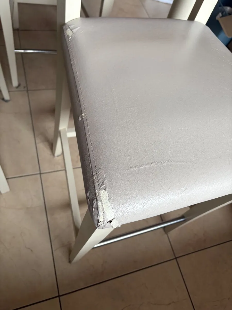 Kitchen table & chairs - Image 4