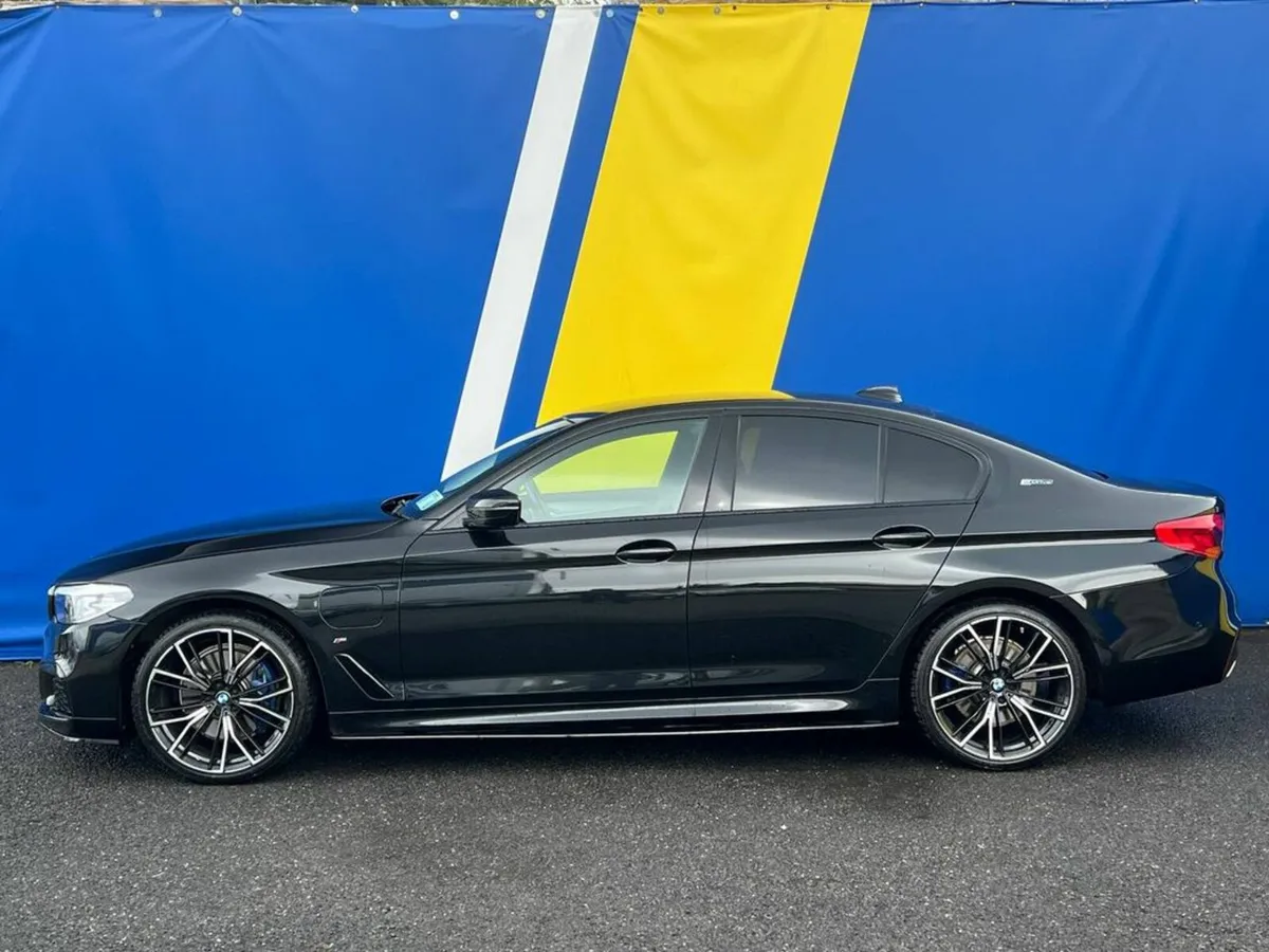 BMW 5-Series 530e M-SPORT COMPETITION 2.0 HYBRID / - Image 3