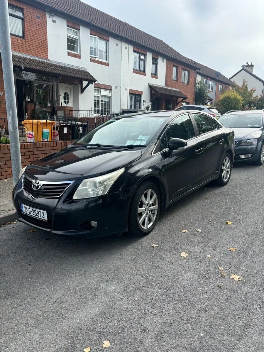 2010 Toyota avensis - Image 1