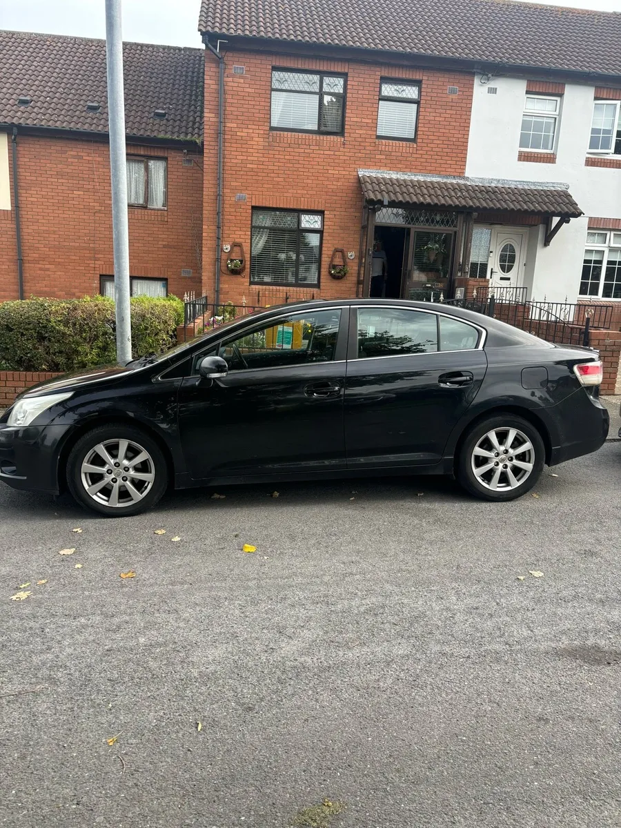 2010 Toyota avensis - Image 2