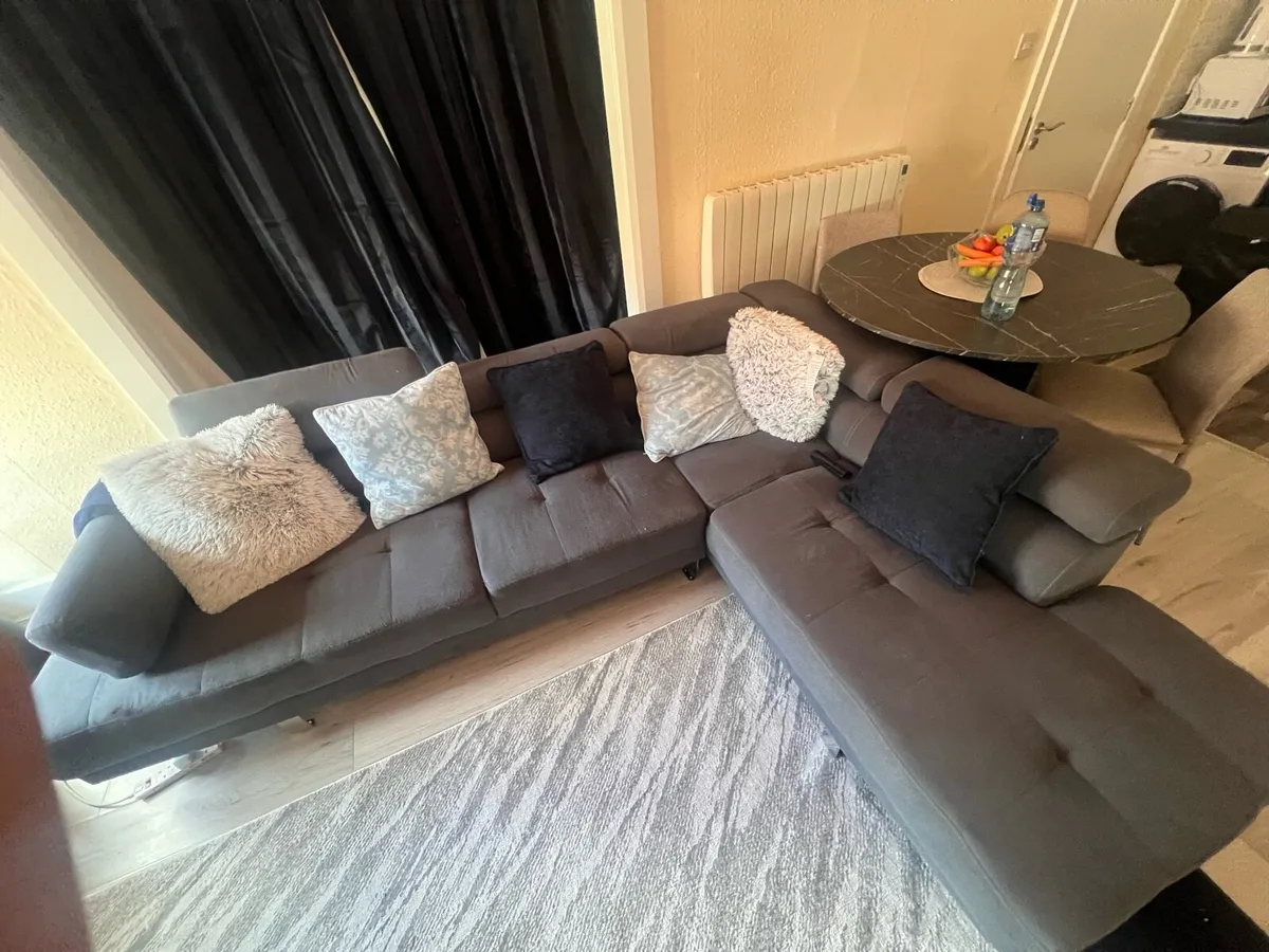 Corner sofa - Image 1