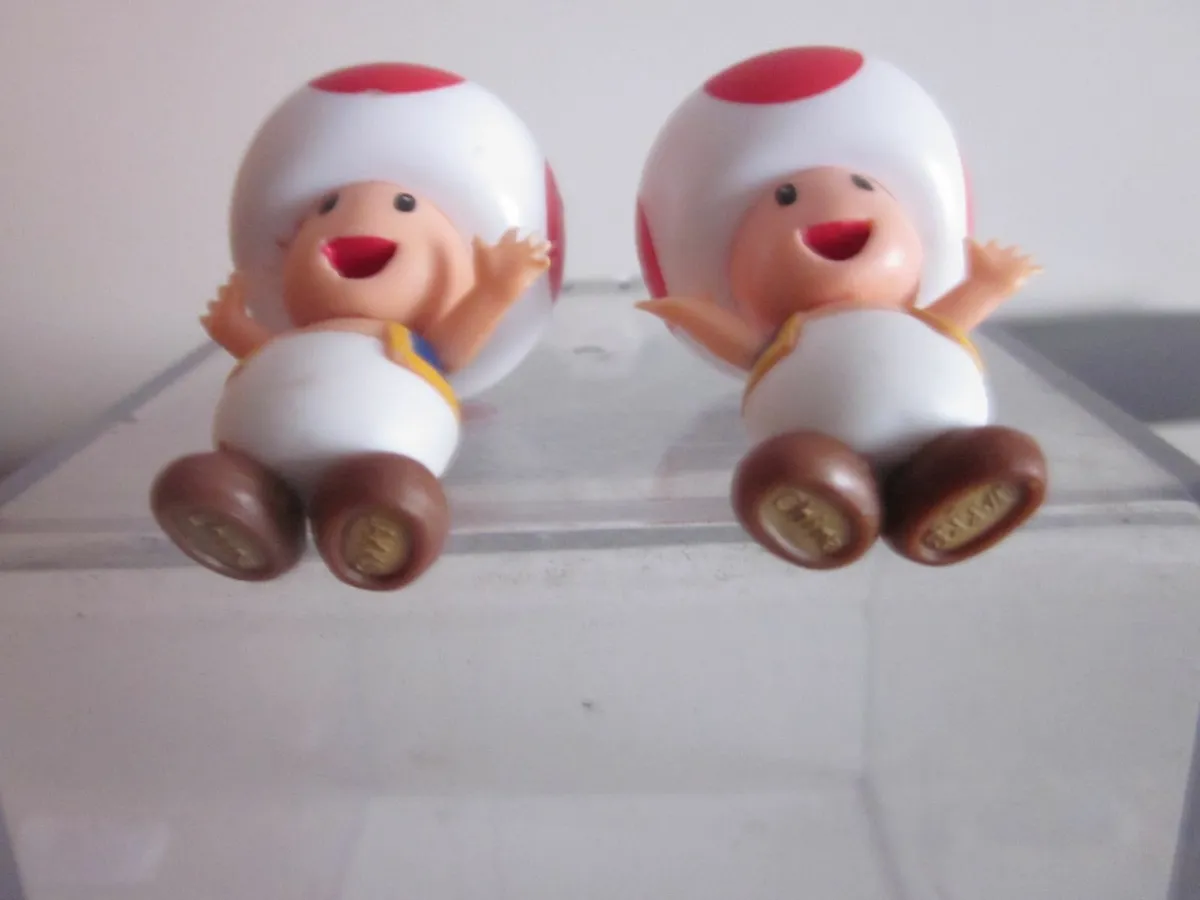 Super Mario Jakks Two Toad Figures 2" - Image 3