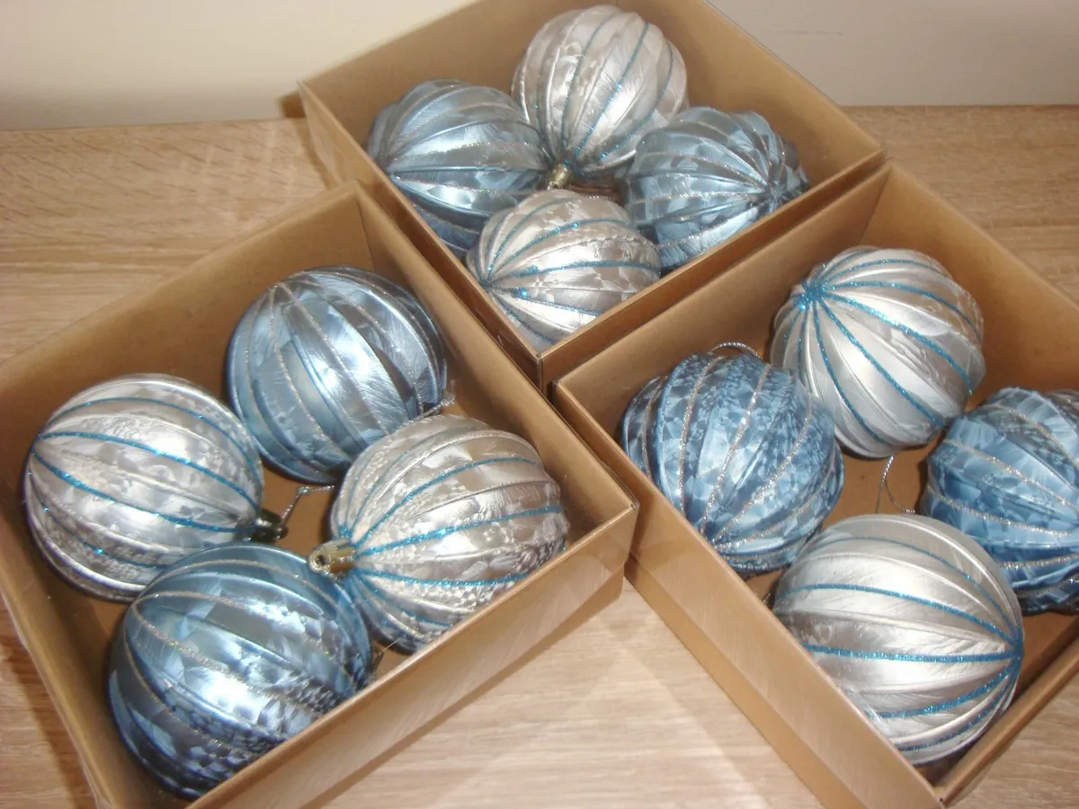 Blue and silver ridged baubles 8cm - NEW - Image 1