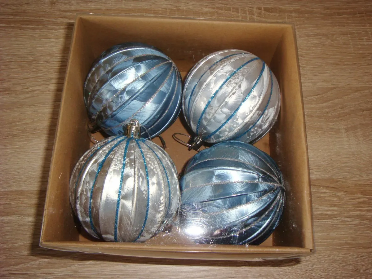Blue and silver ridged baubles 8cm - NEW - Image 2
