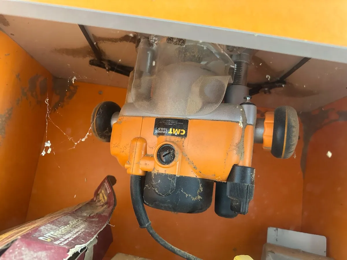 Router table with router - Image 2