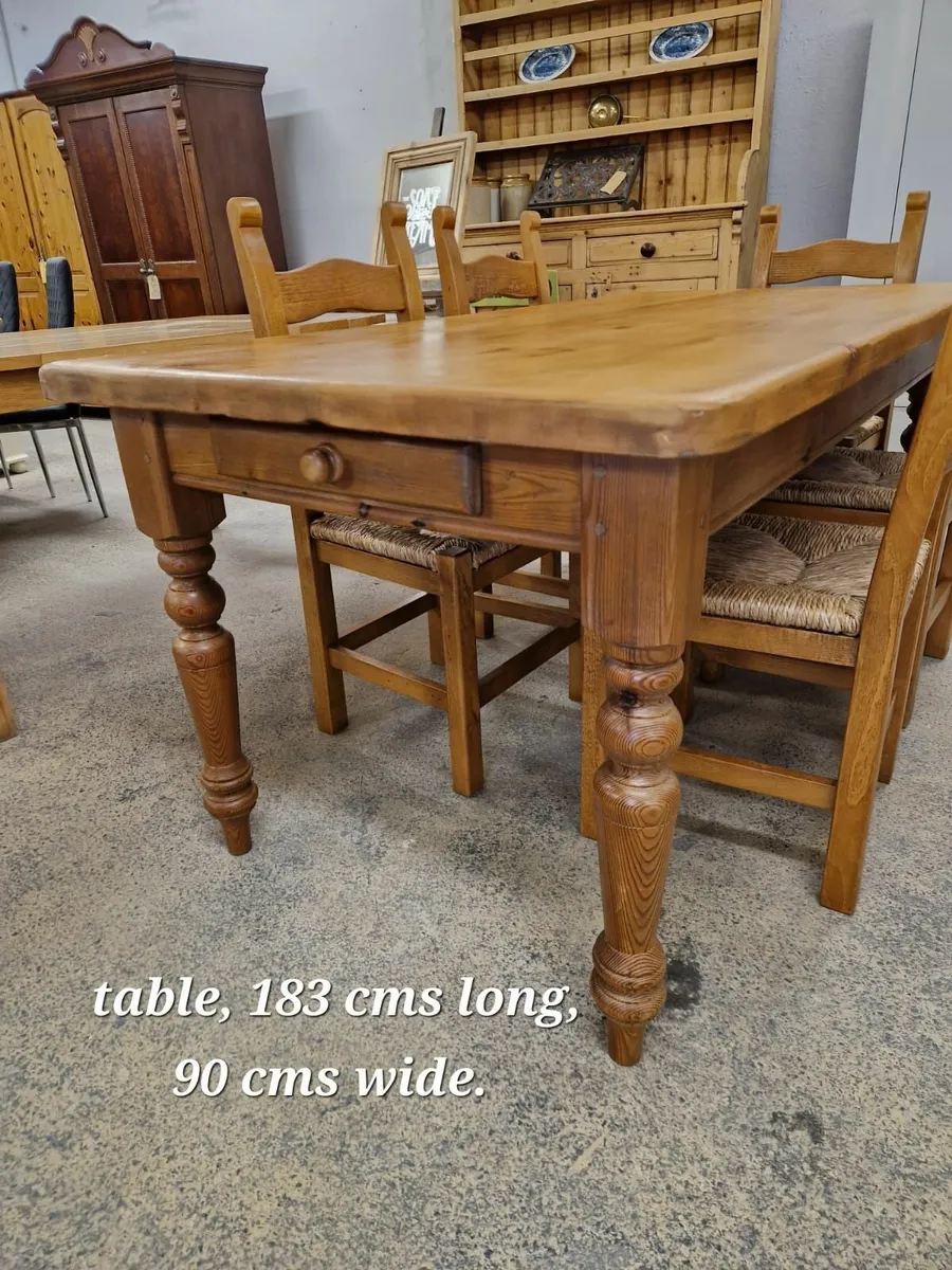 Vintage pine farmhouse table, 6 chairs - Image 4