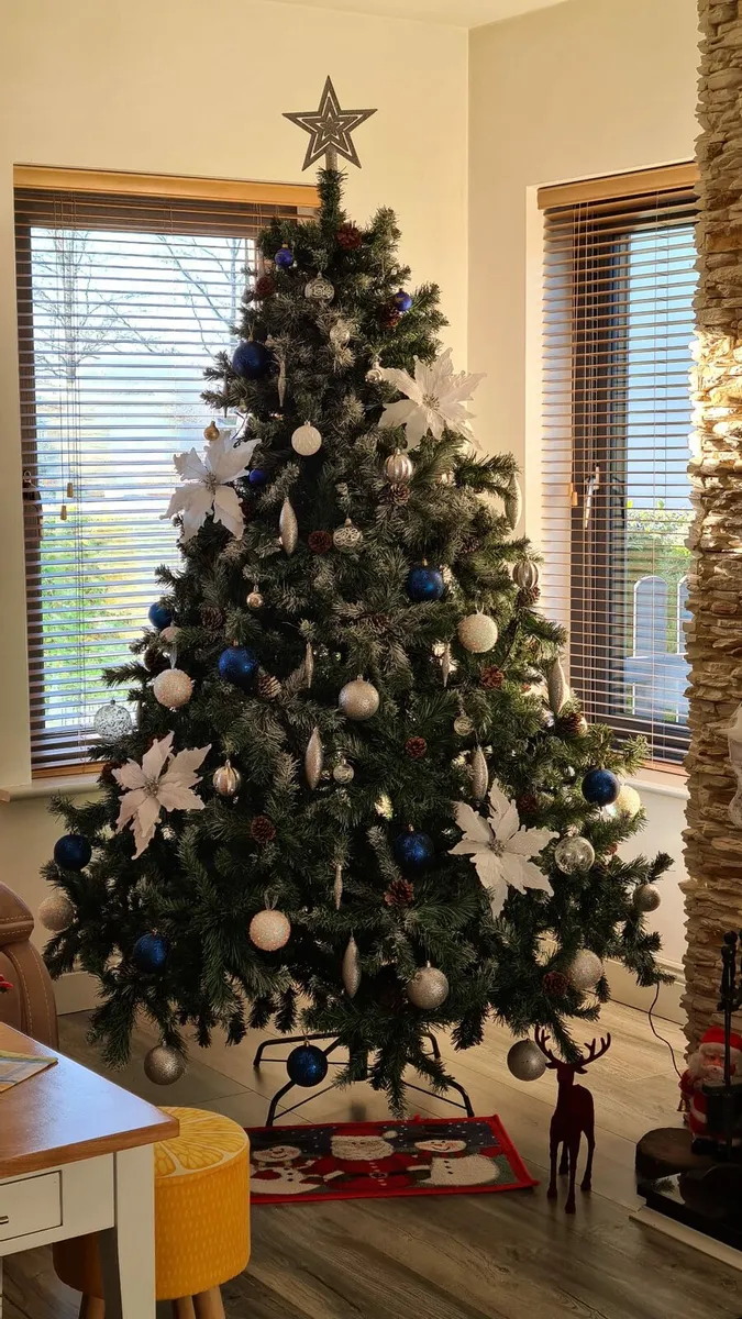 Christmas tree 7ft - Image 1