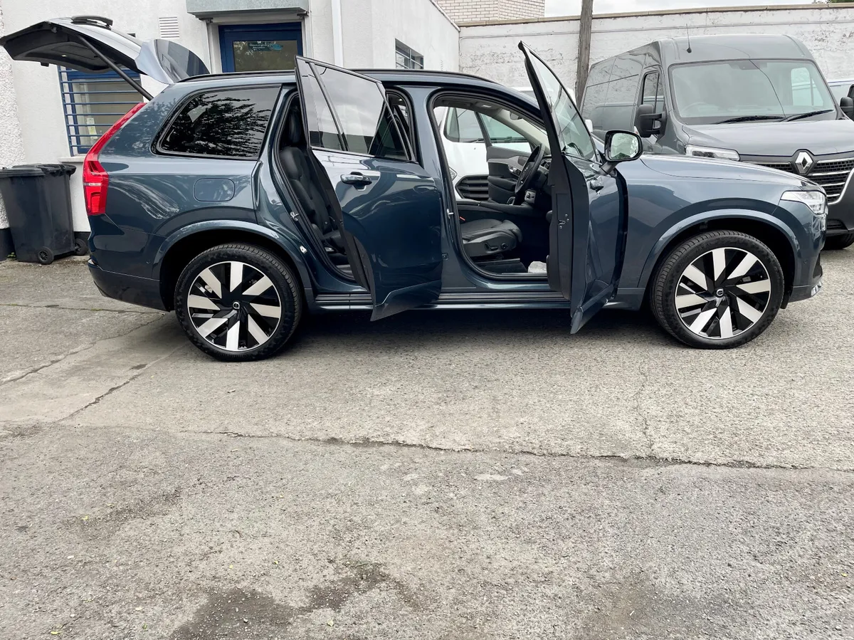 Volvo XC90 T8 Recharge Dark Plus AWD Auto,2024 - Image 4