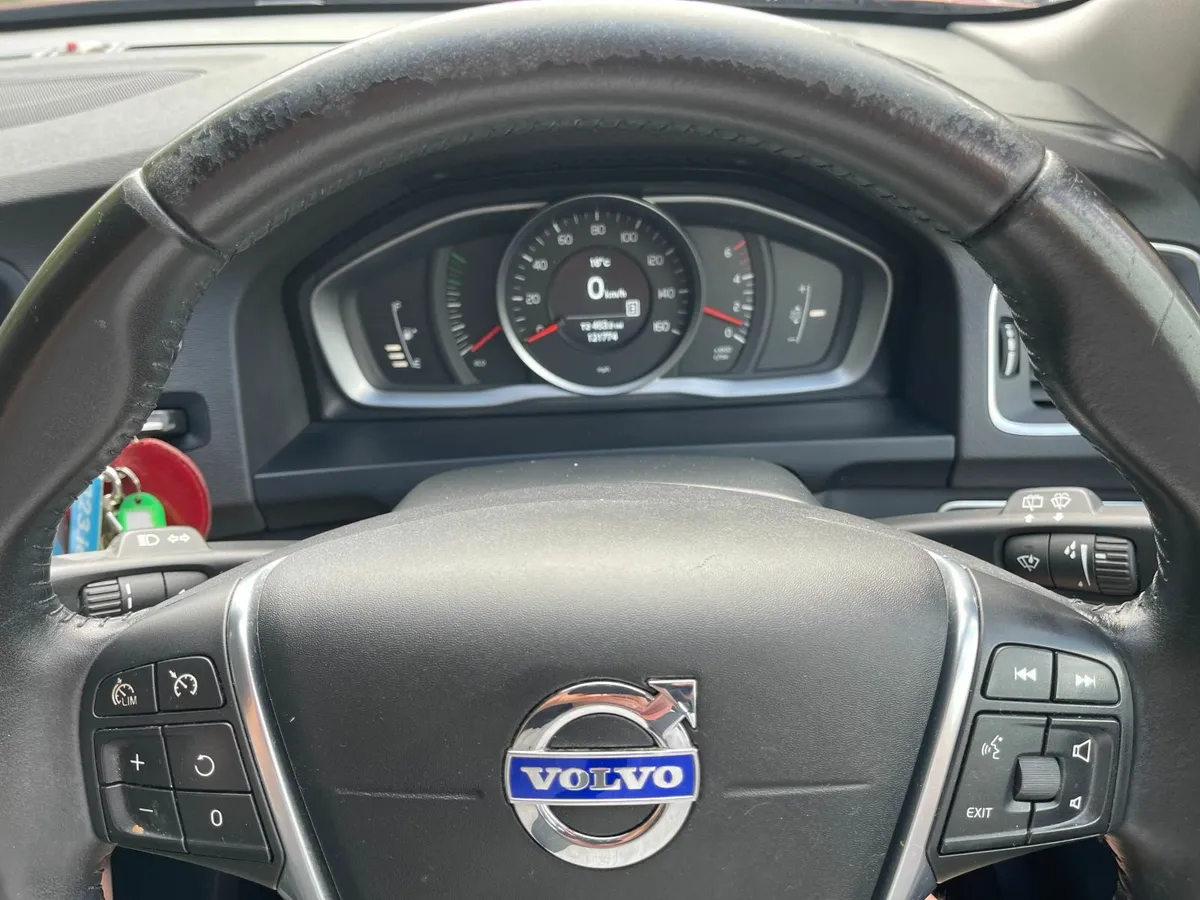 Volvo V60 2016 - Image 2