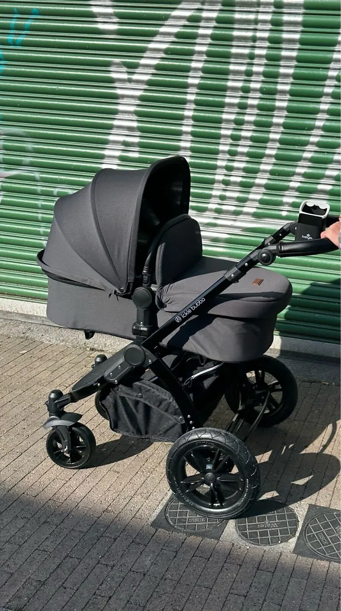3 -in- 1 Ickle Bubba Travel System + Isofix base - Image 1