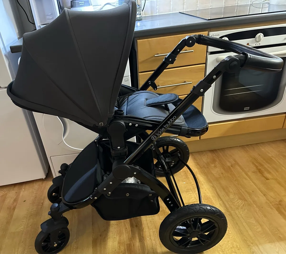 3 -in- 1 Ickle Bubba Travel System + Isofix base - Image 2
