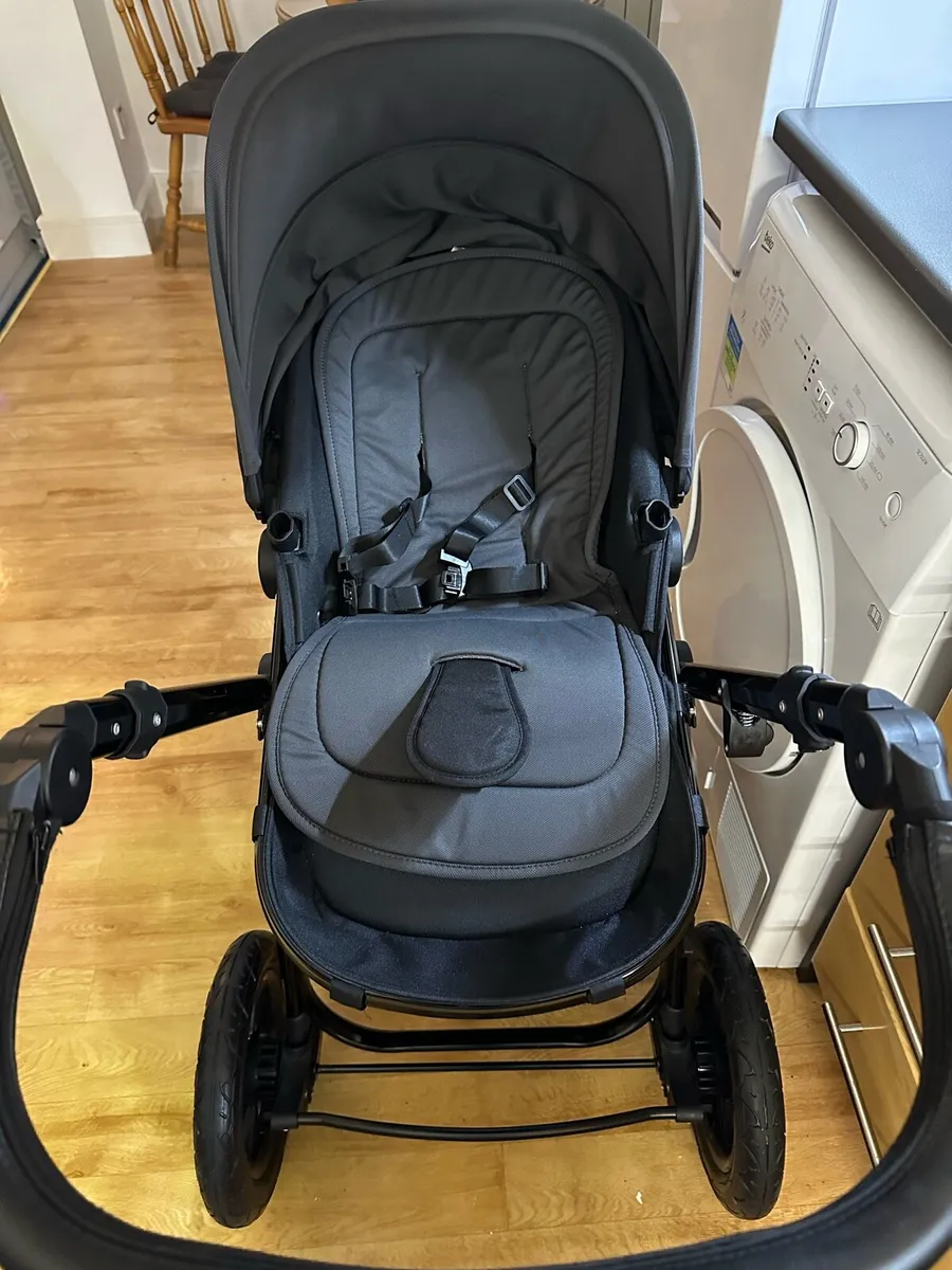 3 -in- 1 Ickle Bubba Travel System + Isofix base - Image 3