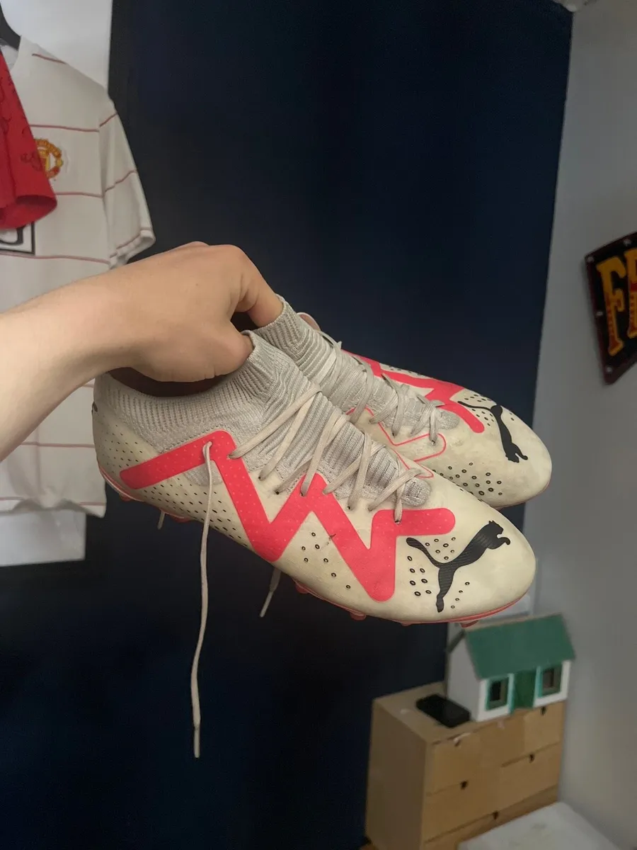 Football boots - Image 1