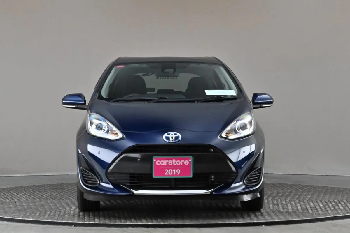 Toyota Aqua 1.5 Vvt-i Hybrid  reverse Cam park Se - Image 2