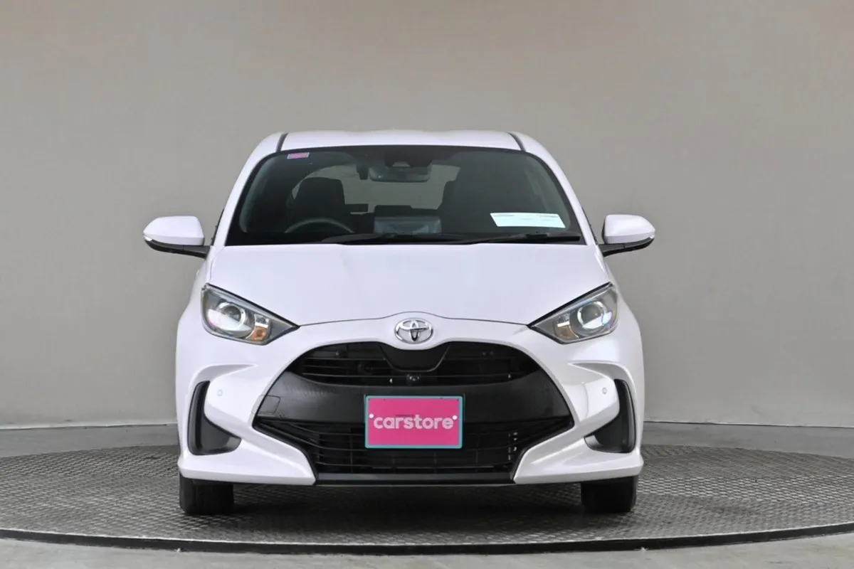 Toyota Yaris 1.0 Auto Petrol  9 android Car Playe - Image 2
