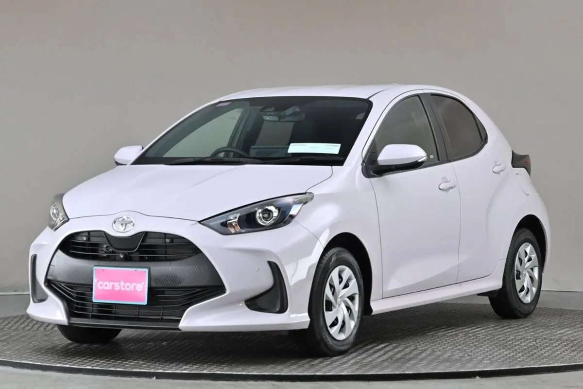 Toyota Yaris 1.0 Auto Petrol  9 android Car Playe - Image 3