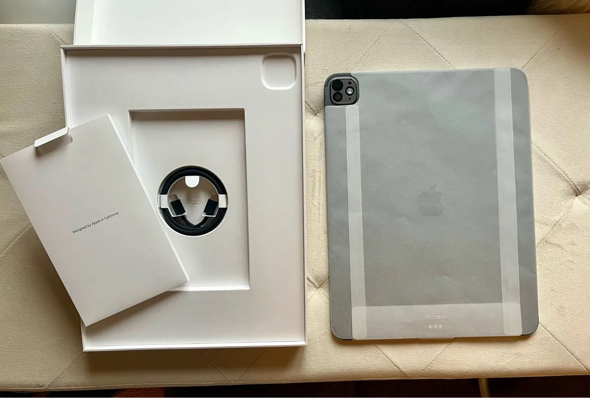 iPad Pro 13" M4 256 GB - Wi-Fi + 5G Cellular - Image 2