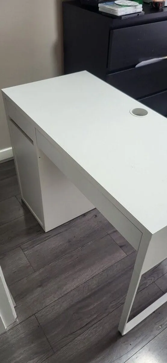 computer table - Image 2