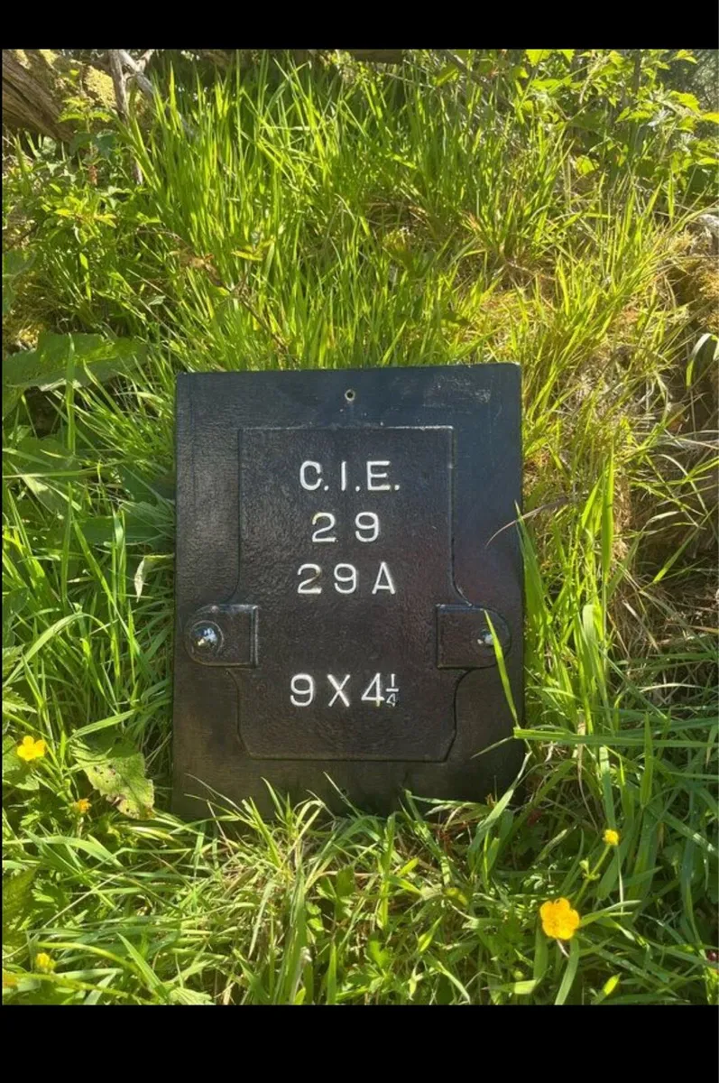 1950s C.I.E Cast Iron Axle Plate Sign - Image 1