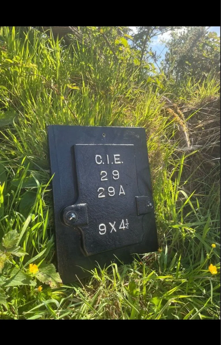 1950s C.I.E Cast Iron Axle Plate Sign - Image 2