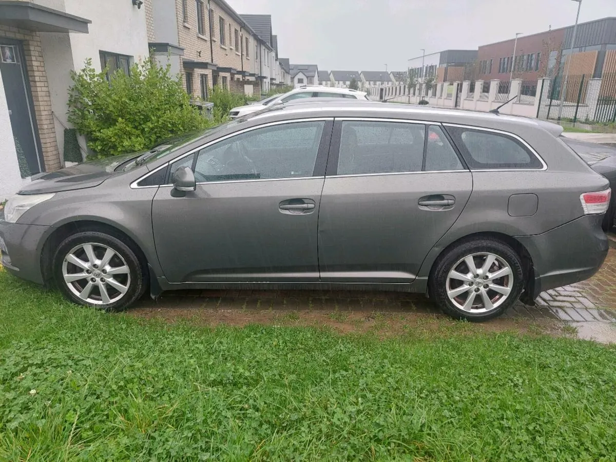 2011 Toyota Avenis - Image 1
