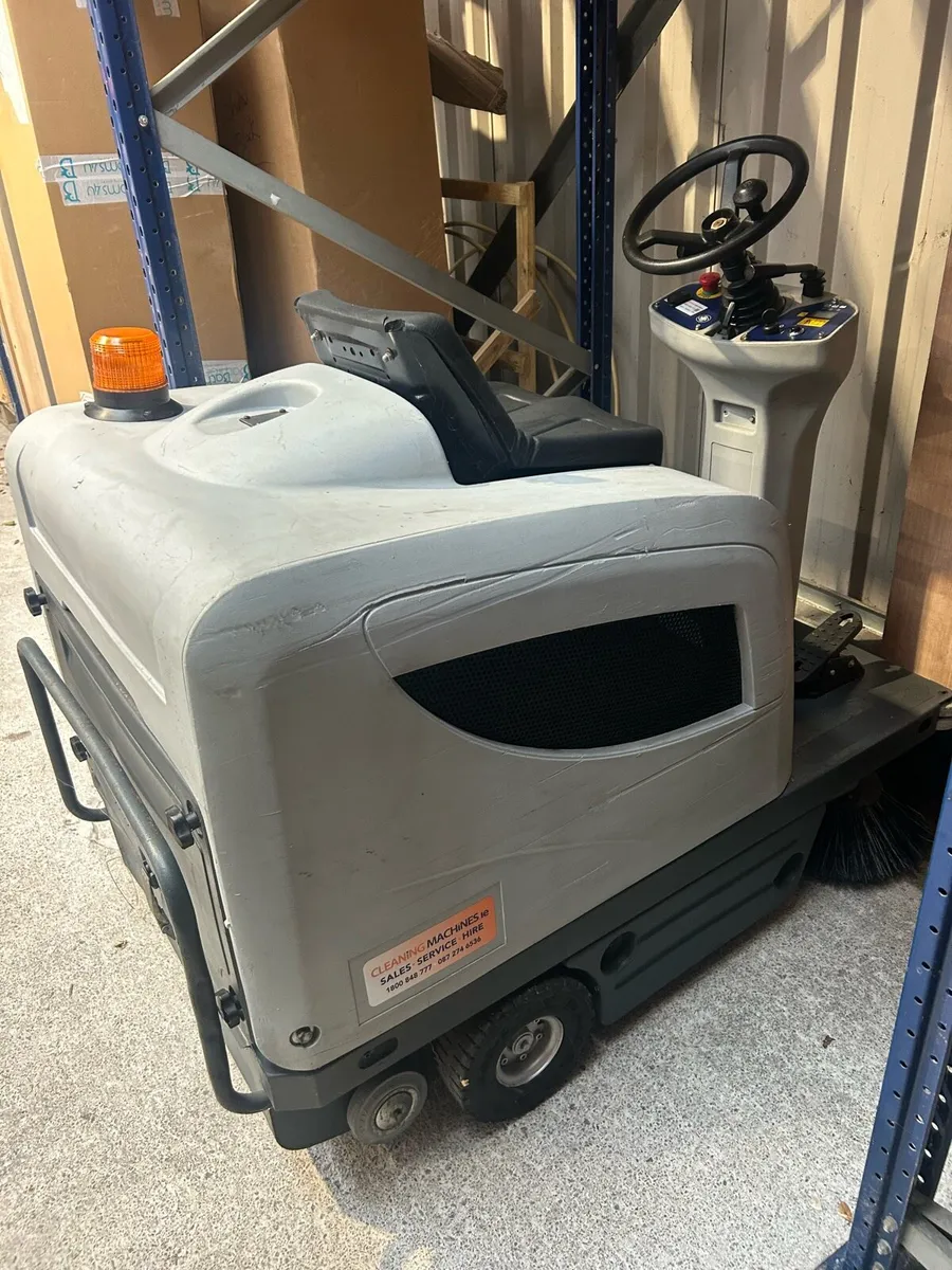 Yard sweeper - Image 1