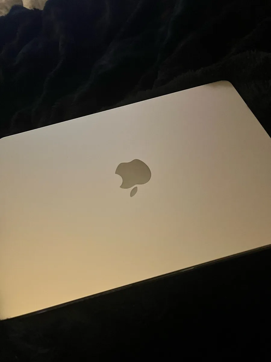MacBook Air - Image 2