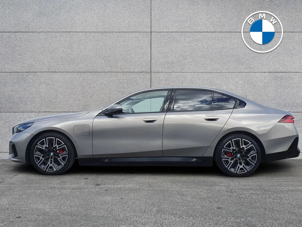 BMW 5 Series 530e M Sport Pro - Image 4