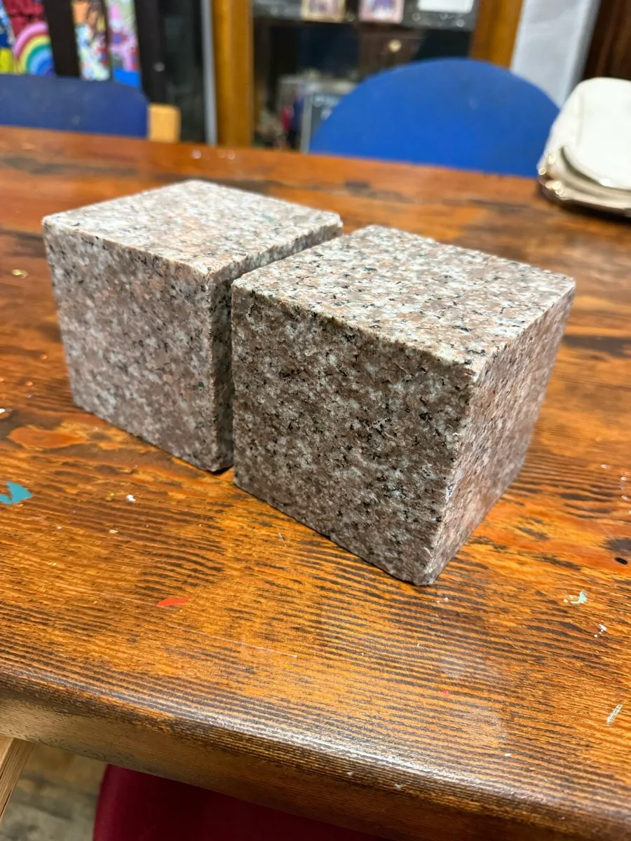 Bargain 280 pink granite 100mm sq cubes. - Image 1