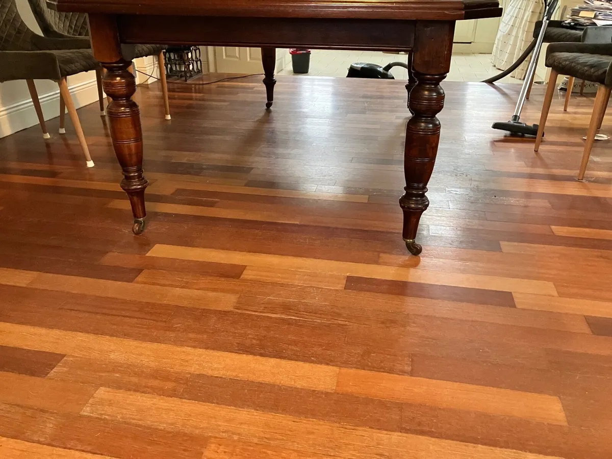 Antique mahogany extendable dining table - Image 4