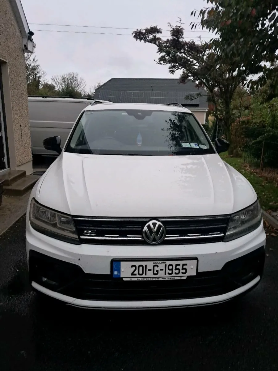 VW Tiguan R-Line 2.0 Automatic - Image 2
