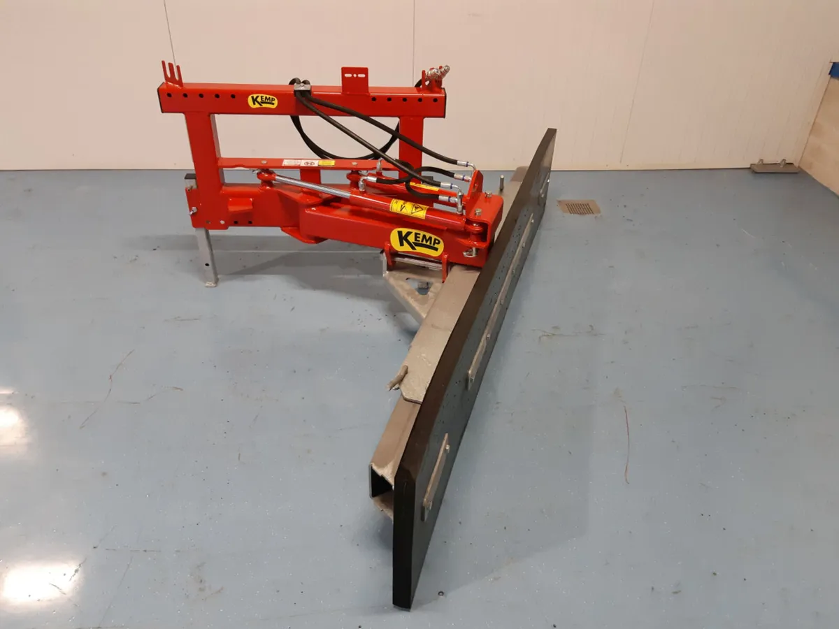 Kemp Rubber Feed Scraper 2.8 Meter - Image 1