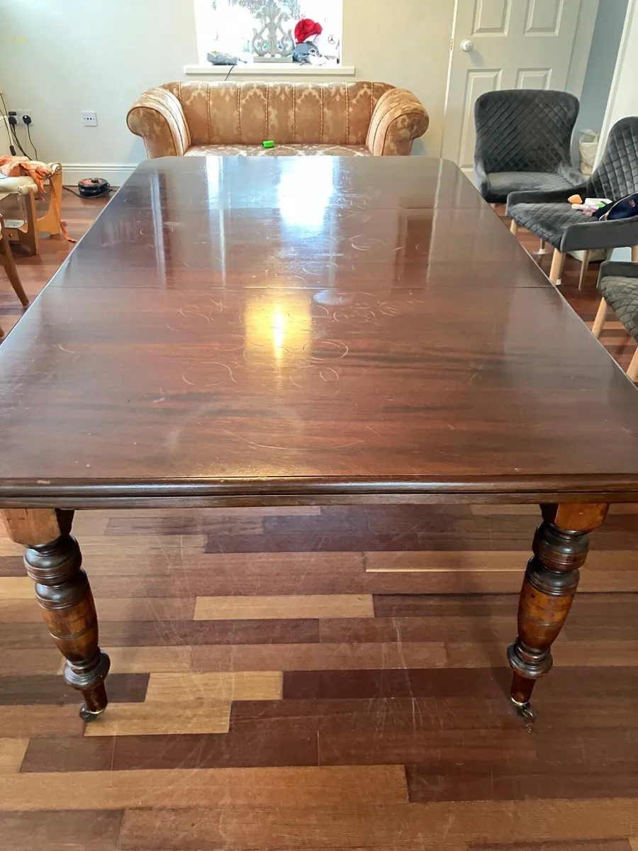 Antique mahogany extendable dining table - Image 1