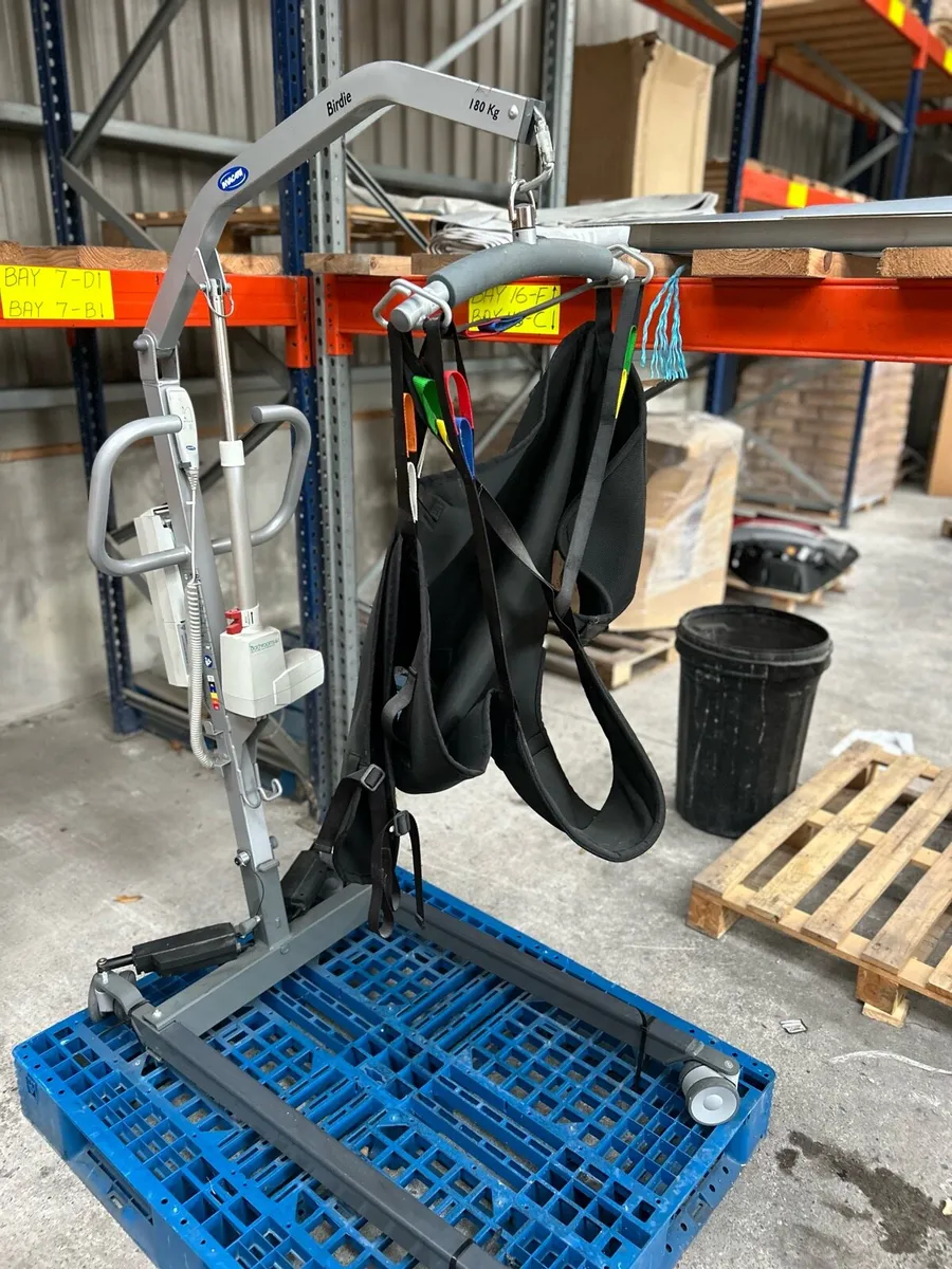 Invacare birdie mobile hoist - Image 2
