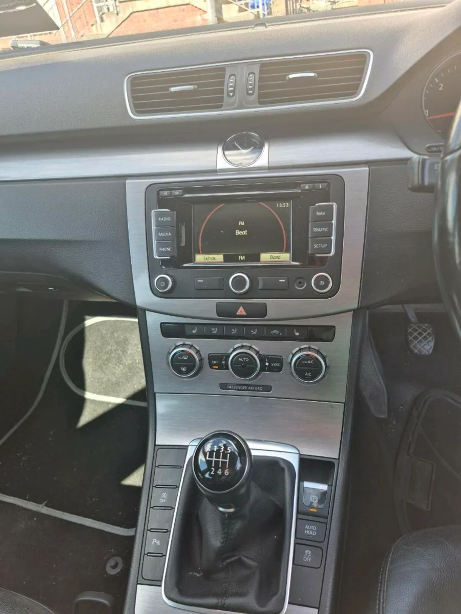 142 VW Passat 1.6 Diesel High Spec Bluemotion - Image 4
