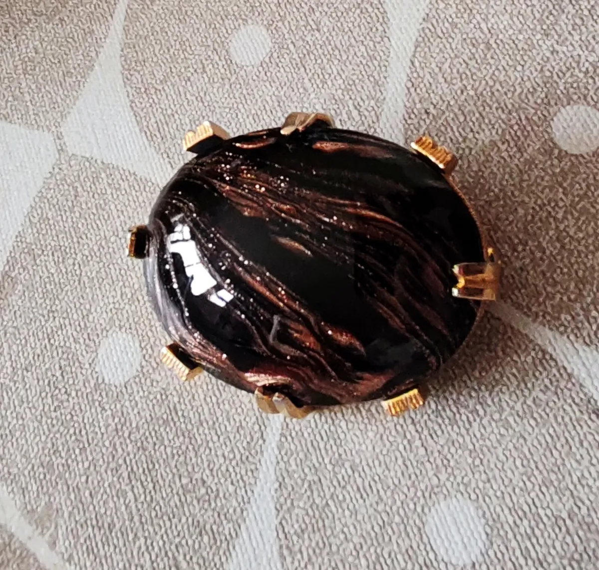 Retro brooch - Image 1