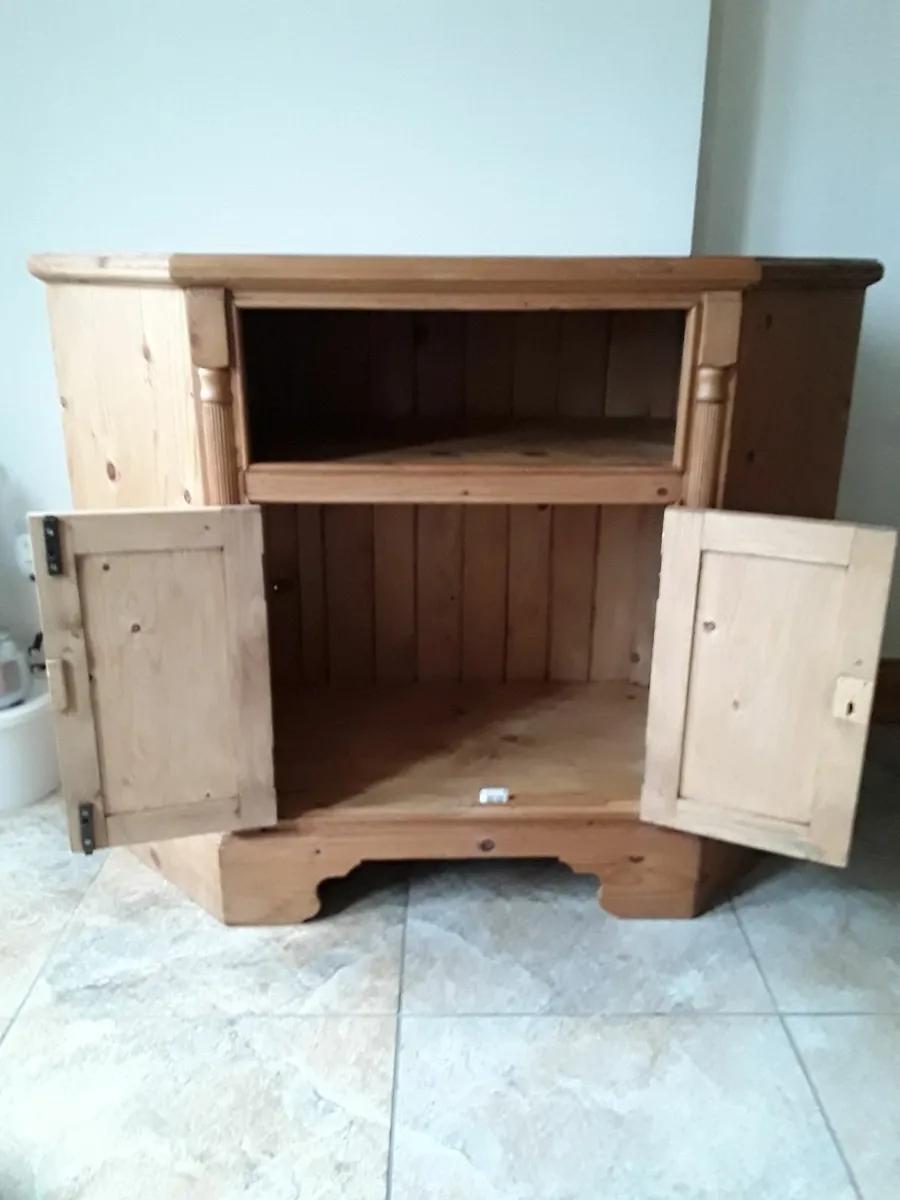 Large solid pine unit plenty of storage - Image 4