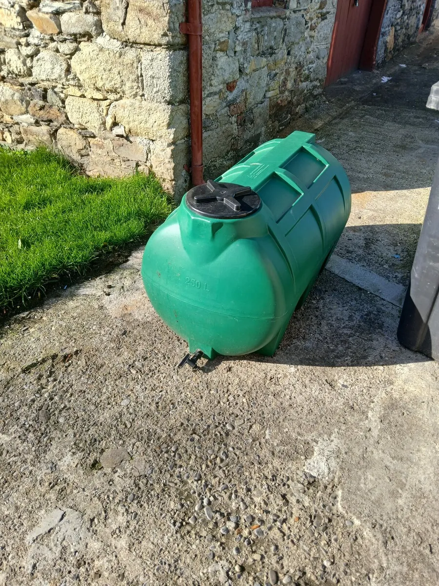 Water tank - Image 1