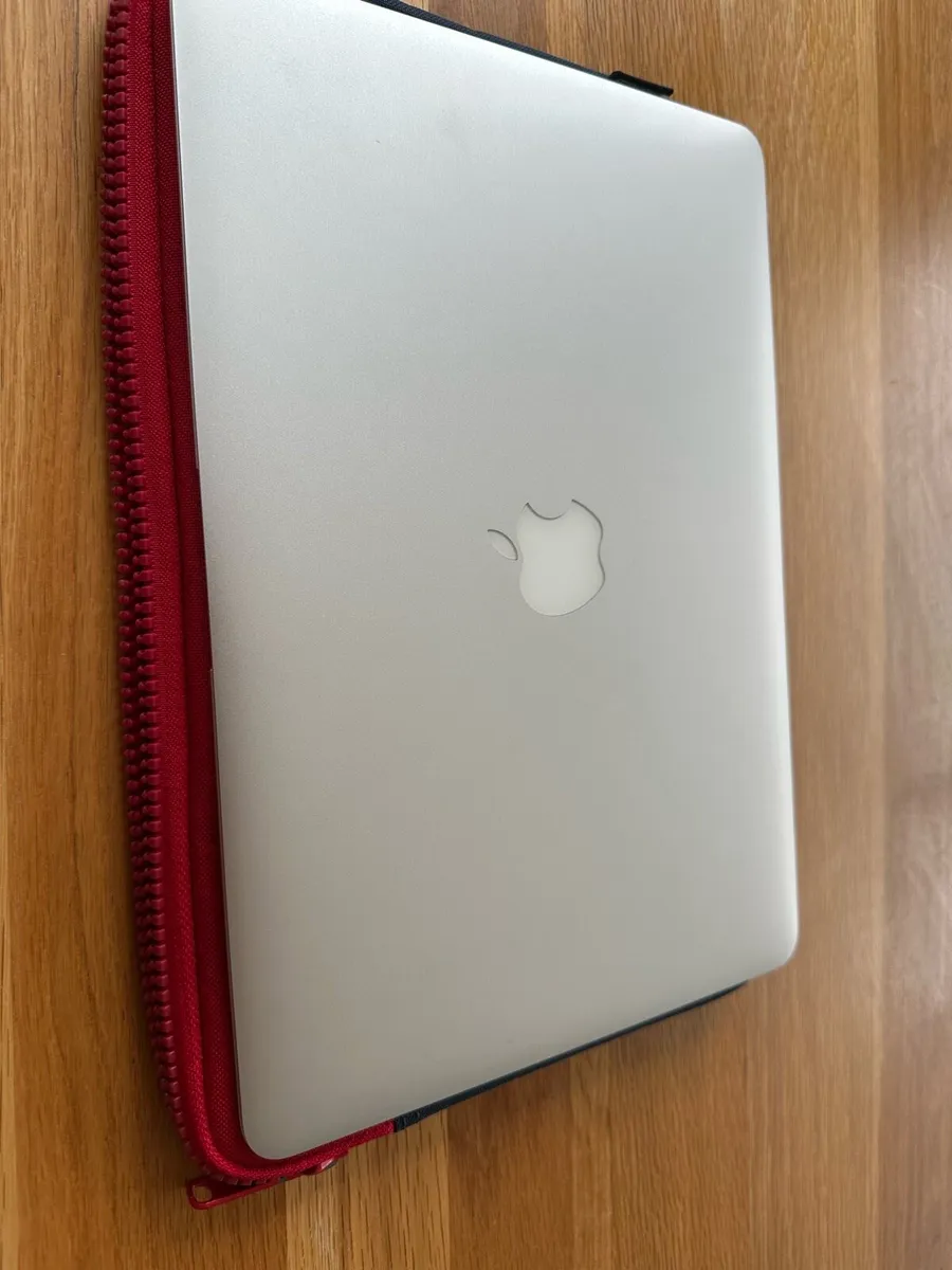 MacBook Air - Image 2