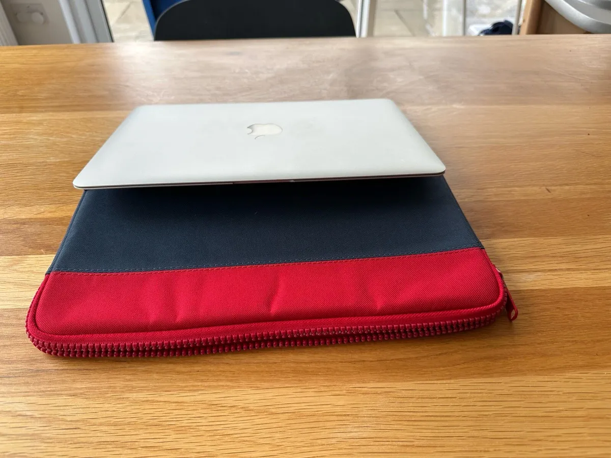 MacBook Air - Image 3