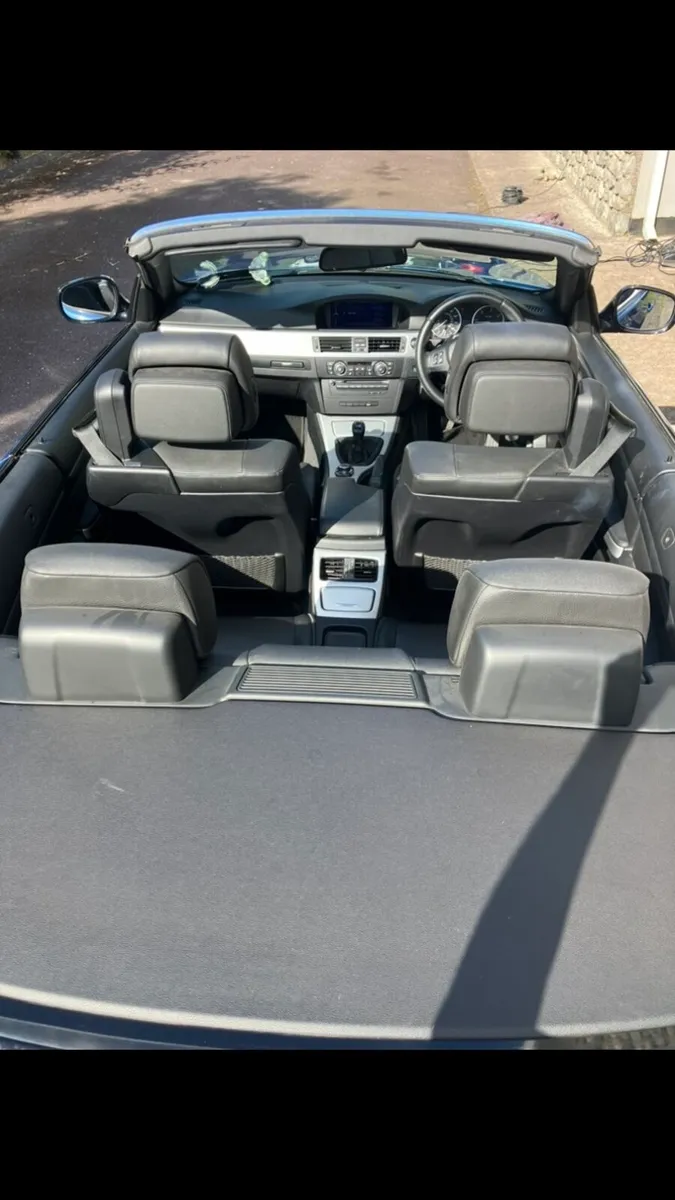 BMW E93 LCI model Convertible - Image 2