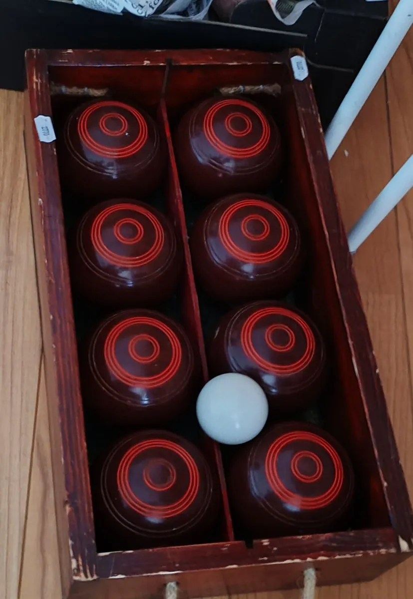 Vintage henselite lawn bowls - Image 1