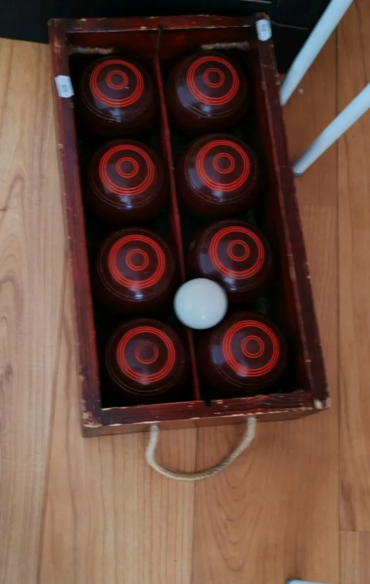 Vintage henselite lawn bowls - Image 2