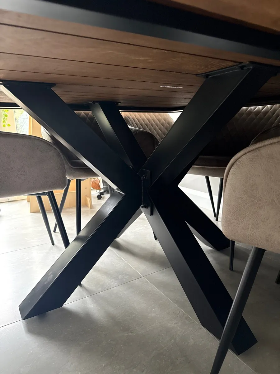 Heathfield Holburn Dinning table - Image 3