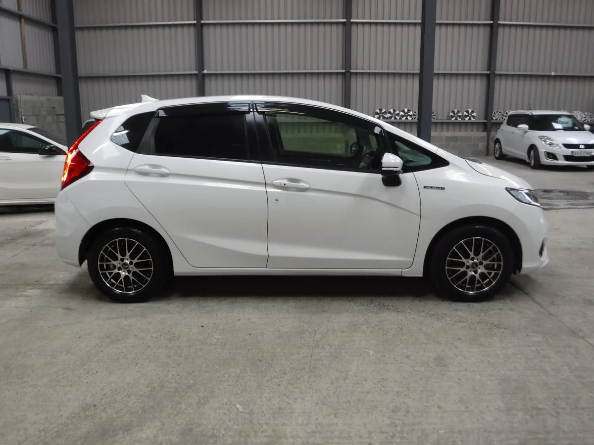 HONDA FIT 1.5 AUTO HYBRID ANDROID+CARPLAY - Image 2