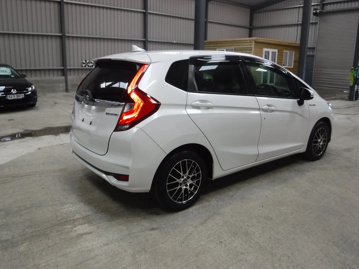 HONDA FIT 1.5 AUTO HYBRID ANDROID+CARPLAY - Image 3