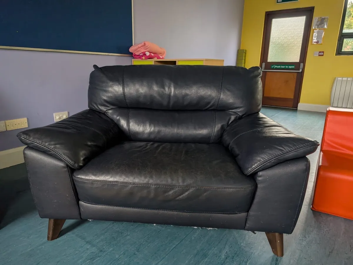 Couches - Image 2