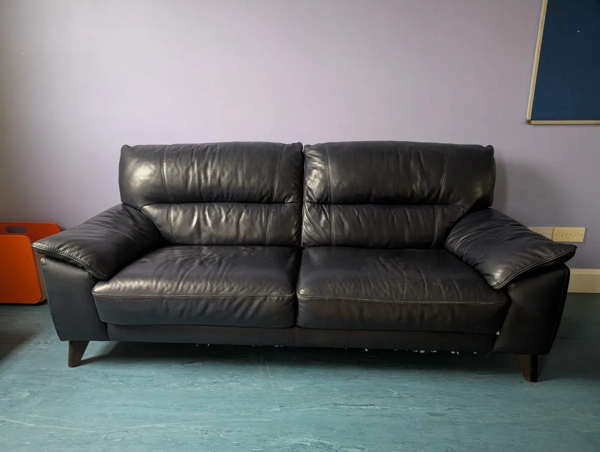 Couches - Image 3