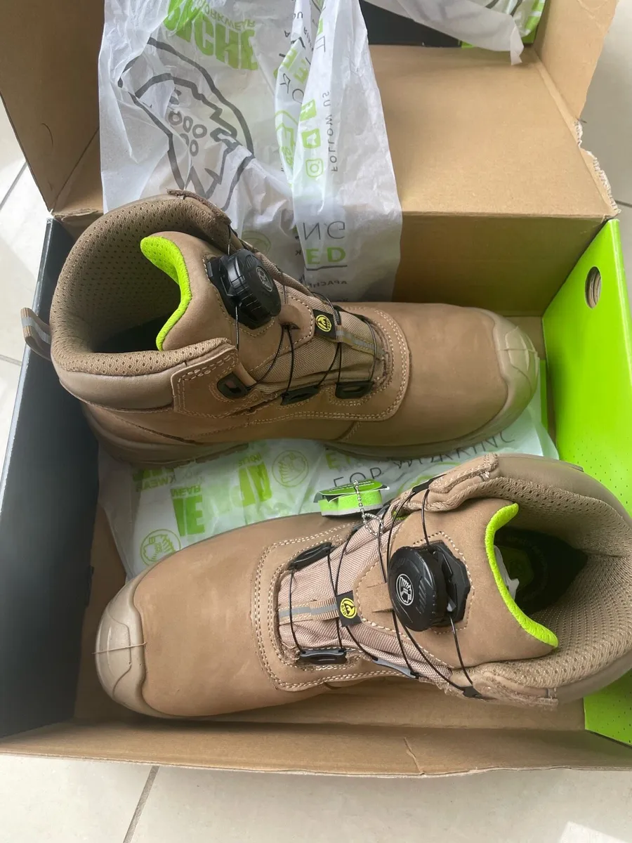 Work boots - Image 3